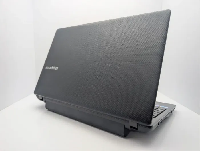 Ноутбук Acer eMachines E732 / 15.6" (1366x768) TN / Intel Core i3-370M (2 (4) ядра по 2.4 GHz) / 6 GB DDR3 / 500 GB HDD / AMD Radeon HD 5470, 512 MB GDDR5, 64-bit / WebCam / DVD-ROM б/в - зображення 8