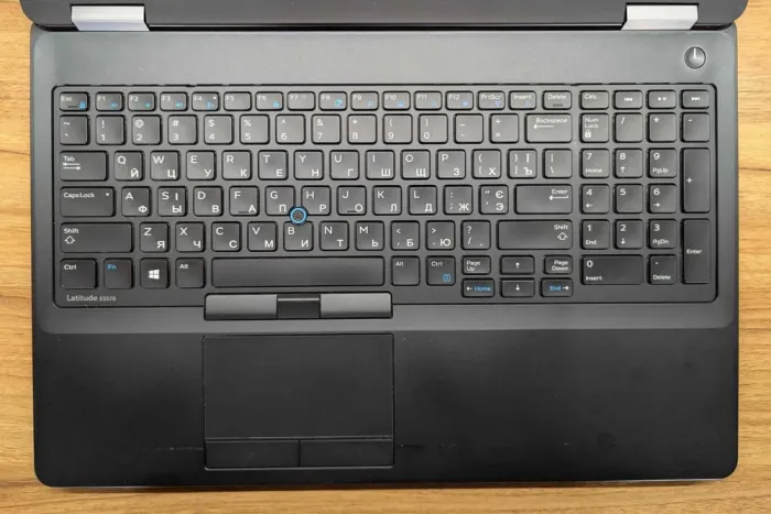 Ноутбук Dell Latitude E5570 / 15.6" (1920x1080) IPS / Intel Core i5-6300U (2 (4) ядра по 2.4 - 3.0 GHz) / 8 GB DDR4 / 256 GB SSD / Intel HD Graphics 520 / HDMI / WebCam / Windows 10 б/в - зображення 3