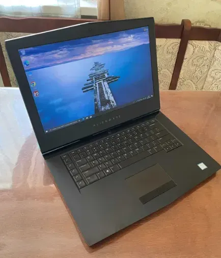 Ігровий ноутбук Б-клас Dell Alienware 15 R4 / 15.6" (1920x1080) IPS / Intel Core i7-8750H (6 (12) ядер по 2.2 - 4.1 GHz) / 16 GB DDR4 / 512 GB SSD+1000 GB HDD / nVidia GeForce GTX 1070, 8 GB GDDR5, 256-bit / WebCam б/в - зображення 2