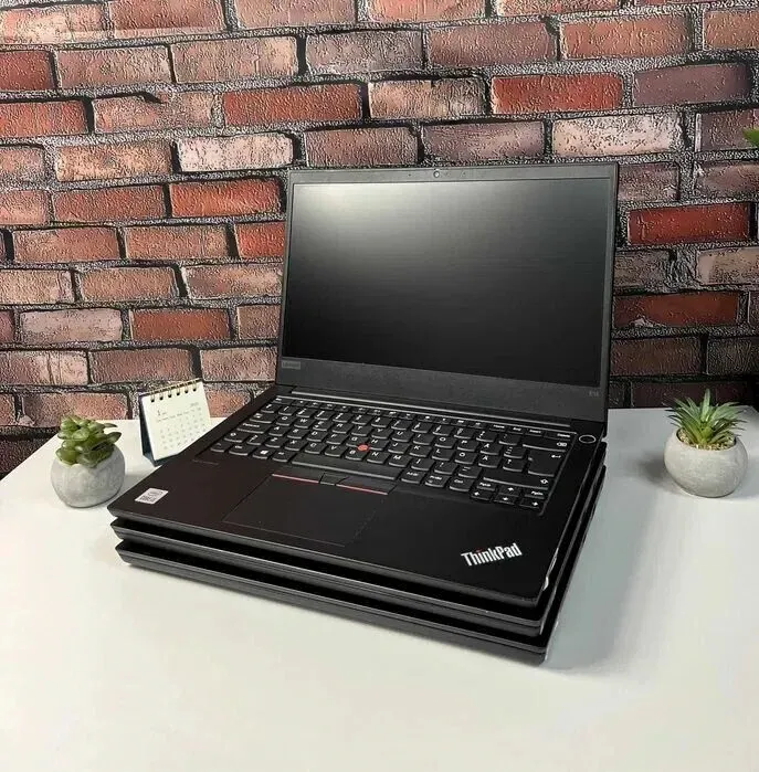 Ноутбук Lenovo ThinkPad E14 / 14" (1920x1080) IPS / Intel Core i5-10210U (4 (8) ядра по 1.6 - 4.2 GHz) / 8 GB DDR4 / 256 GB SSD / Intel UHD Graphics / WebCam / Win 10 Pro б/в - зображення 3