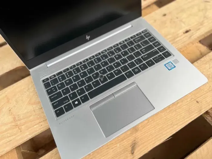 Ультрабук HP EliteBook 840 G5 / 14" (1920x1080) IPS / Intel Core i5-8265U (4 (8) ядра по 1.6 - 3.9 GHz) / 8 GB DDR4 / 256 GB SSD M.2 / Intel UHD Graphics 620 / WebCam б/в - зображення 3