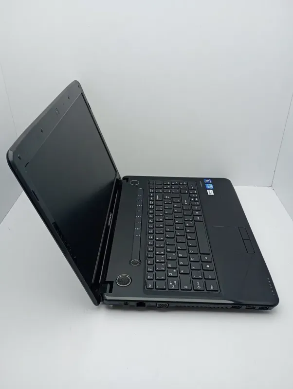Ноутбук Acer Medion E6221 / 15.6" (1366x768) TN / Intel Core i3-2310M (2 (4) ядра по 2.1 GHz) / 6 GB DDR3 / 320 GB HDD / Intel HD Graphics 3000 / WebCam б/в - зображення 3