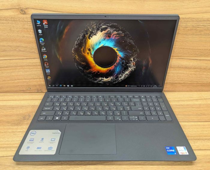 Ноутбук Dell Inspiron 15 3530 / 15.6" (1920x1080) IPS Touch / Intel Core i7-1355U (10 (12) ядер по 3.7 - 5.0 GHz) / 16 GB DDR4 / 480 GB SSD / Intel Iris Xe Graphics / WebCam / Windows 10 б/в - зображення 2