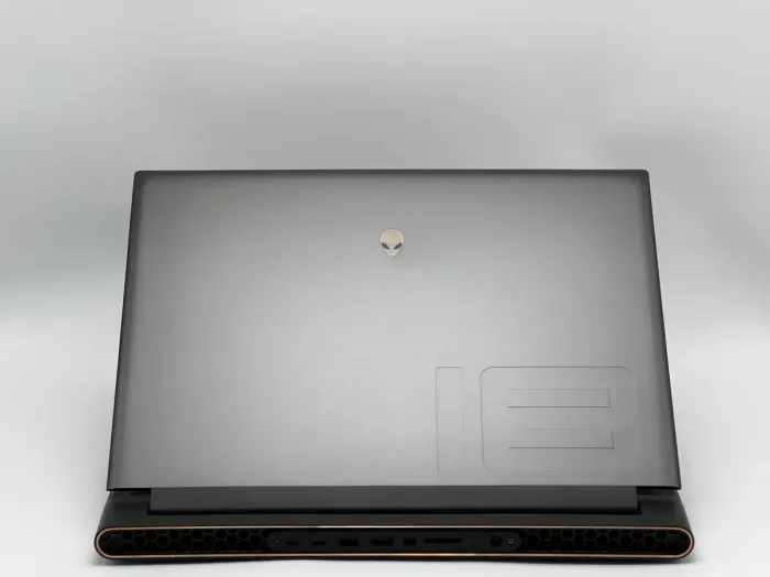 Ігровий ноутбук Б-класу Dell Alienware M18 R2 / 18" (2560x1600) IPS / Intel Core i9-14900HX (24 (32) ядра по 1,6 - 5,8 ГГц) / 32 ГБ DDR5 / 1920 ГБ SSD M.2 NVMe / nVidia GeForce RTX 4080, 12 ГБ GDDR6X, 192-біт / Веб-камера б/в - зображення 5