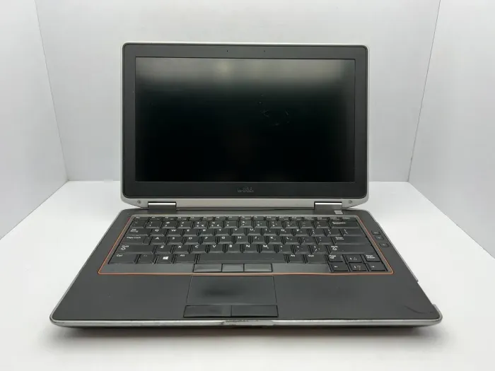 Ноутбук Б-клас Dell Latitude E6320 / 13.3" (1366x768) TN / Intel Core i5-2520M (2 (4) ядра по 2.5 - 3.2 GHz) / 8 GB DDR3 / 160 GB SSD / Intel HD Graphics 3000 / WebCam / АКБ не тримає б/в - зображення 2