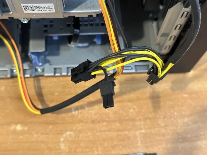 Комп'ютер Б-клас Dell Precision 3630 Tower / Intel Xeon E-2186G (6 (12) ядер по 3.8 - 4.7 GHz) / 32 GB DDR4 / 1000 GB SSD / Intel UHD Graphics P630 / 460W / DVD-ROM / DisplayPort / HDMI б/в - зображення 10