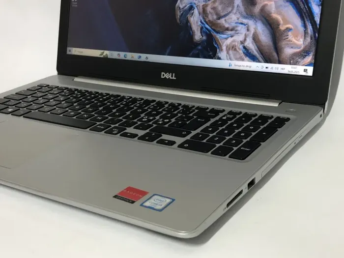 Ноутбук Б-клас Dell Inspiron 15 5570 / 15.6" (1920x1080) TN / Intel Core i3-6006U (2 (4) ядра по 2.0 GHz) / 8 GB DDR4 / 256 GB SSD / AMD Radeon R7 M460, 2 GB GDDR5, 64-bit / WebCam / Win 10 Home б/в - зображення 9