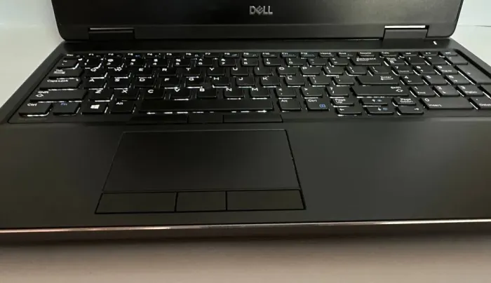 Мобільна робоча станція Dell Precision 7530 / 15.6" (1920x1080) IPS / Intel Core i7-8850H (6 (12) ядер по 2.6 - 4.3 GHz) / 32 GB DDR4 / 512 GB SSD / nVidia Quadro P2000, 4 GB GDDR5, 128-bit / WebCam / Win 11 Pro б/в - зображення 3