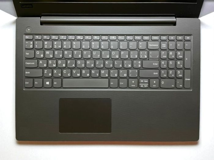 Ультрабук Lenovo IdeaPad V130-15IKB / 15.6'' (1920x1080) TN / Intel Core i3-7020U (2 (4) ядра по 2.3 GHz) / 8 GB DDR4 / 256 GB SSD / Intel HD Graphics 620 / WebCam б/в - зображення 2
