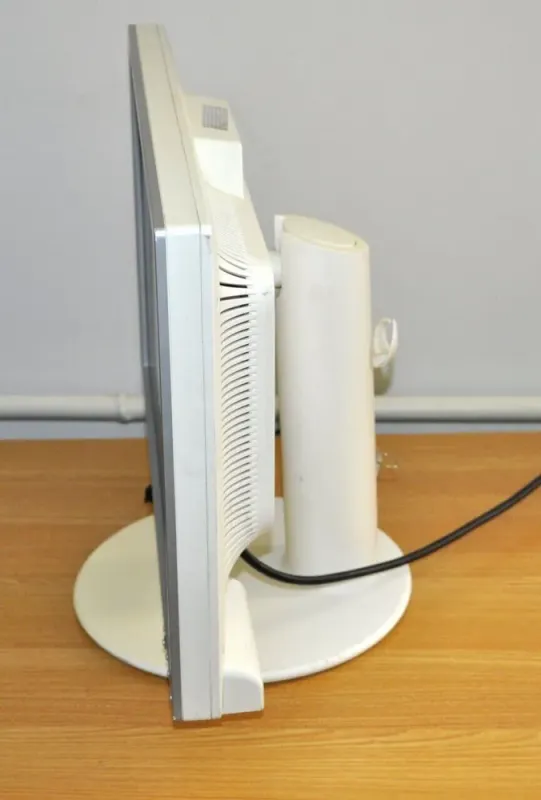 Монітор Б-клас NEC MultiSync EA221WMe / 22" (1680x1050) TN / VGA, DVI, USB / Вбудовані колонки 2x 1W / VESA 100x100 б/в - зображення 4