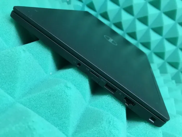 Нетбук Dell Latitude 7280 / 12.5" (1366x768) TN / Intel Core i5-6300U (2 (4) ядра по 2.4 - 3.0 GHz) / 8 GB DDR4 / 250 GB SSD / Intel HD Graphics 520 / WebCam / HDMI / Windows 10 б/в - зображення 7