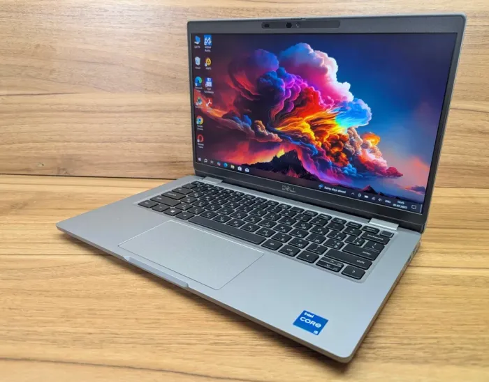 Ультрабук Dell Latitude 5320 / 13.3" (1920x1080) IPS Touch / Intel Core i5-1135G7 (4 (8) ядра по 2.4 - 4.2 GHz) / 16 GB DDR4 / 512 GB SSD / Intel Iris Xe Graphics / WebCam / Fingerprint / Windows 10 б/в - зображення 5