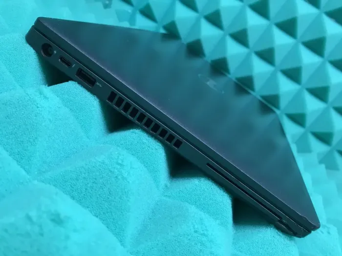 Ультрабук Б-клас Dell Latitude 5400 / 14" (1920x1080) IPS / Intel Core i5-8365U (4 (8) ядра по 1.6 - 4.1 GHz) / 8 GB DDR4 / 256 GB SSD / Intel UHD Graphics 620 / WebCam / USB 3.1 / HDMI / Windows 10 б/в - зображення 7