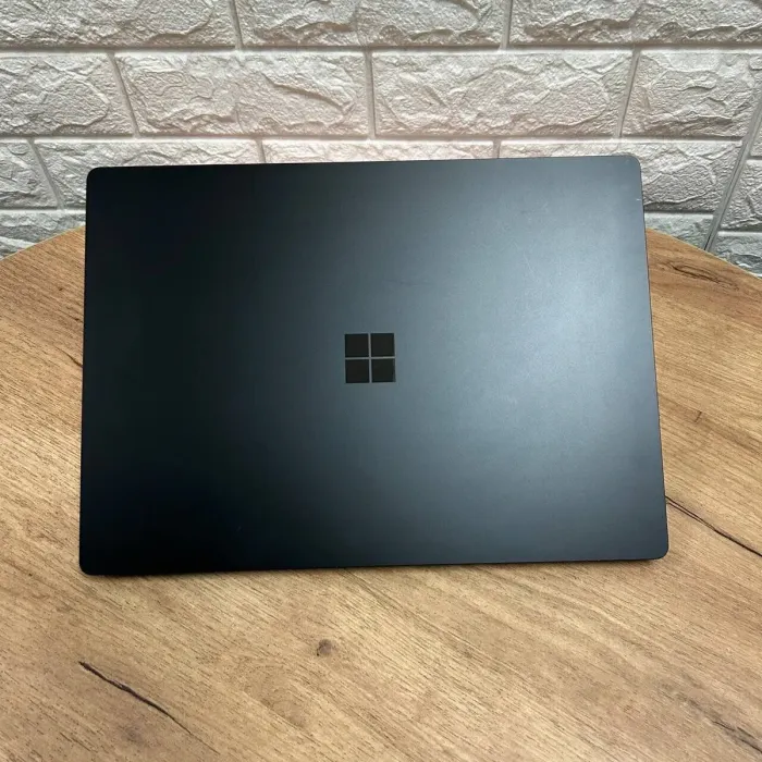Ультрабук Microsoft Surface Laptop 4 Black / 15" (2496x1664) IPS Touch / AMD Ryzen 7 4980U (8 (16) ядер по 2.0 - 4.4 GHz) / 16 GB DDR4 / 512 GB SSD / AMD Radeon Graphics / WebCam б/в - зображення 3