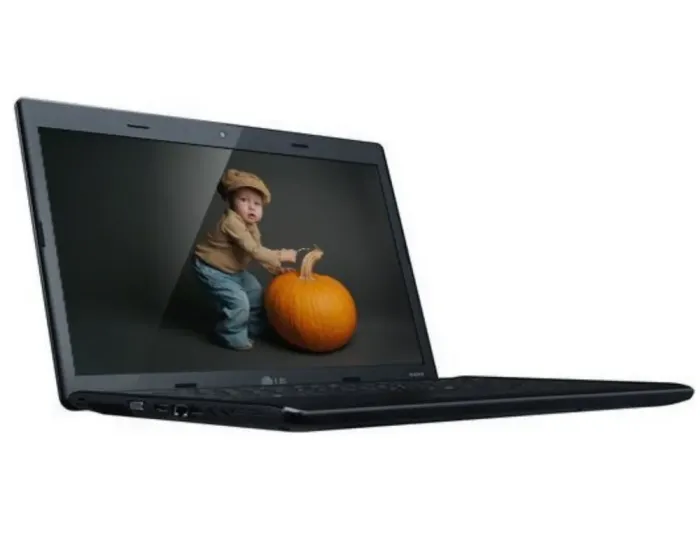 Ноутбук Б-клас LG S525 / 15.6" (1366x768) TN / Intel Pentium B950 (2 ядра по 2.1 GHz) / 8 GB DDR3 / 500 GB HDD / Intel HD Graphics / WebCam / АКБ не бере заряд б/в - зображення 1