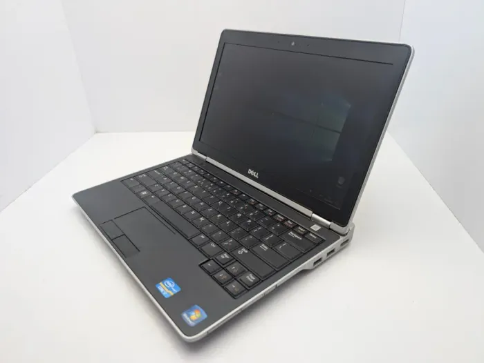 Нетбук Dell Latitude E6220 / 12.5" (1366x768) TN / Intel Core i7-2620M (2 (4) ядра по 2.7 - 3.4 GHz) / 6 GB DDR3 / 120 GB SSD / Intel HD Graphics 3000 / WebCam б/в - зображення 4