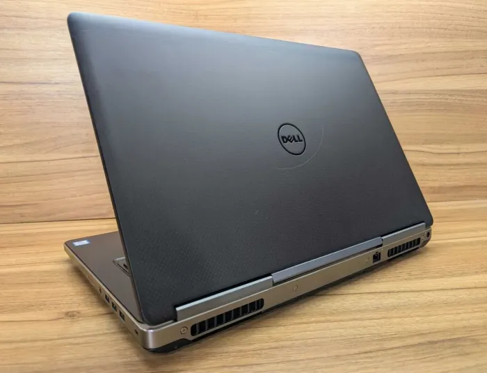 Мобільна робоча станція Dell Precision 7720 / 17.3" (3840x2160) IPS / Intel Xeon E3-1575M v5 (4 (8) ядра по 3.0 - 3.9 GHz) / 32 GB DDR4 / 500 GB SSD + 500 GB HDD / nVidia Quadro P5000, 16 GB GDDR5X, 256-bit / WebCam / Windows 10 б/в - зображення 6