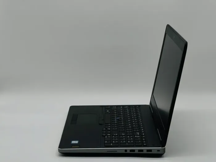 Мобільна робоча станція Dell Precision 7510 / 15.6" (1920x1080) IPS / Intel Xeon E3-1505M v5 (4 (8) ядра по 2.8 - 3.7 GHz) / 16 GB DDR4 / 240 GB SSD / nVidia Quadro M1000M, 2 GB GDDR5, 128-bit / WebCam б/в - зображення 4