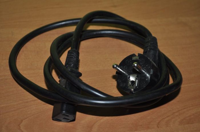 Комп'ютер Fujitsu Esprimo P558 E85 Tower / Intel Core i5-8400 (6 ядер по 2,8 - 4,0 ГГц) / 16 ГБ DDR4 / 240 ГБ SSD / Intel UHD Graphics 630 / DVD-ROM / Windows 11 Pro б/в - изображение 4