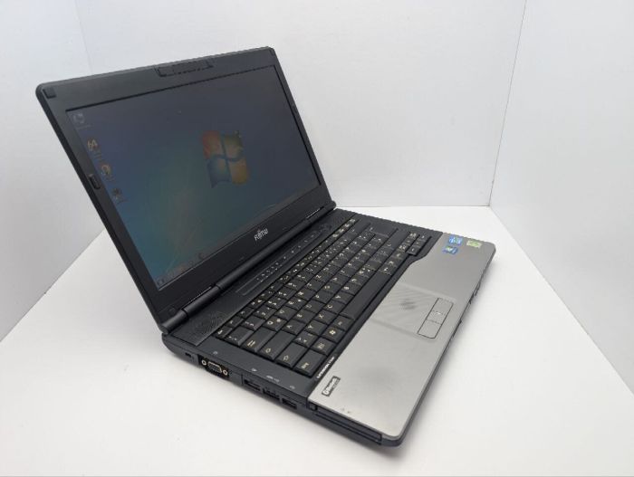 Ноутбук Fujitsu LifeBook S752 / 14" (1366x768) TN / Intel Core i5-3320M (2 (4) ядра по 2.6 - 3.3 GHz) / 6 GB DDR3 / 500 GB HDD / Intel HD Graphics 4400 б/в - зображення 6