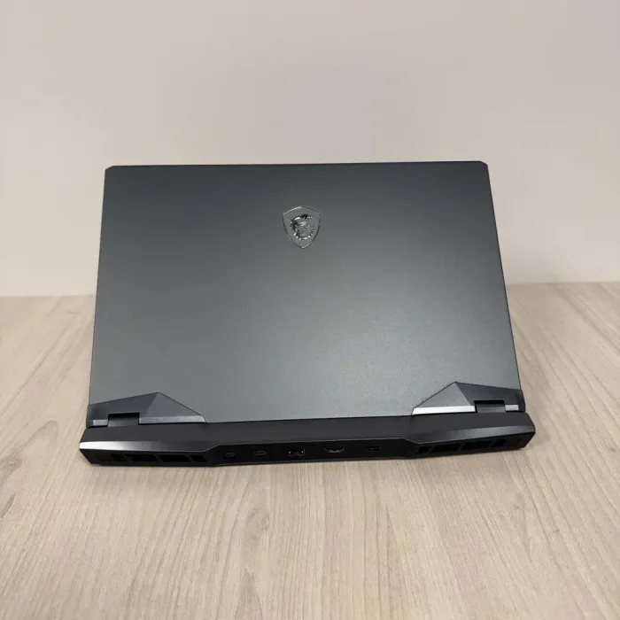 Ігровий ноутбук MSI GE66 Raider 10SFS / 15.6" (1920x1080) IPS / Intel Core i7-10750H (6 (12) ядер по 2,6 - 5,0 ГГц) / 32 ГБ DDR4 / 1000 ГБ SSD NVMe / nVidia GeForce RTX 2070 Super, 8 ГБ GDDR6, 256-bit / WebCam б/в - зображення 3