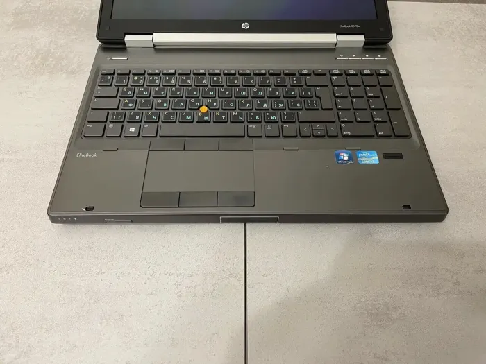 Мобільна робоча станція HP EliteBook 8570w / 15.6" (1920x1080) TN / Intel Core i7-3720QM (4 (8) ядра по 2.6 - 3.6 GHz) / 16 GB DDR3 / 256 GB SSD / nVidia Quadro K1000M, 2 GB DDR3, 128-bit / DisplayPort б/в - зображення 6