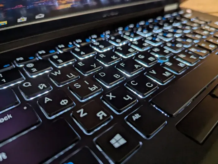 Ультрабук Dell Latitude E7470 / 14" (1920x1080) IPS / Intel Core i5-6300U (2 (4) ядра по 2.4 - 3.0 GHz) / 8 GB DDR4 / 256 GB SSD / Intel HD Graphics 520 / HDMI / WebCam / Windows 10 б/в - зображення 6