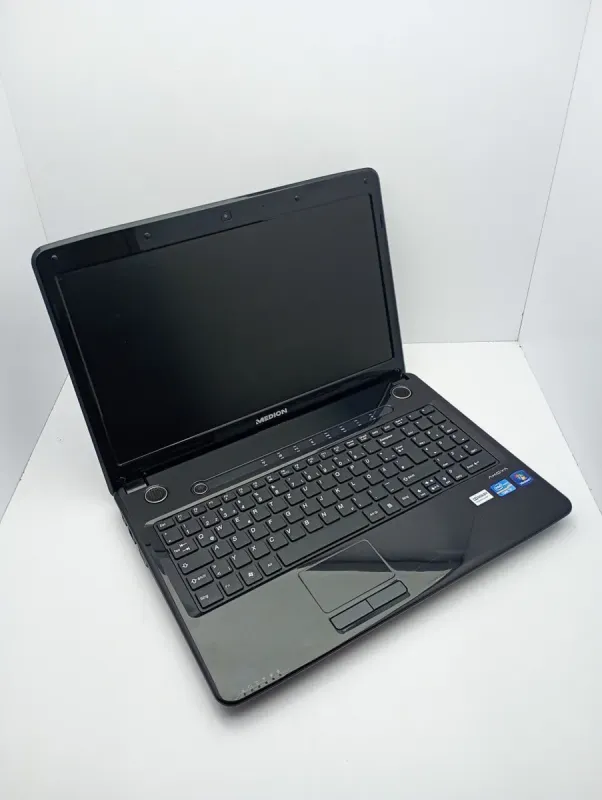 Ноутбук Acer Medion E6221 / 15.6" (1366x768) TN / Intel Core i3-2310M (2 (4) ядра по 2.1 GHz) / 6 GB DDR3 / 320 GB HDD / Intel HD Graphics 3000 / WebCam б/в - зображення 5
