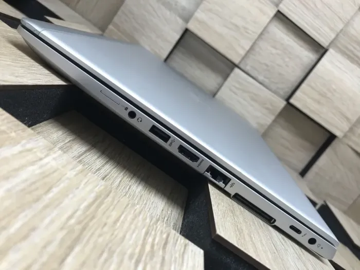 Ультрабук Б-клас HP EliteBook 840 G5 / 14" (1920x1080) IPS Touch / Intel Core i7-8650U (4 (8) ядра по 1.9 - 4.2 GHz) / 8 GB DDR4 / 256 GB SSD M.2 / Intel UHD Graphics 620 / WebCam / HDMI б/в - зображення 6