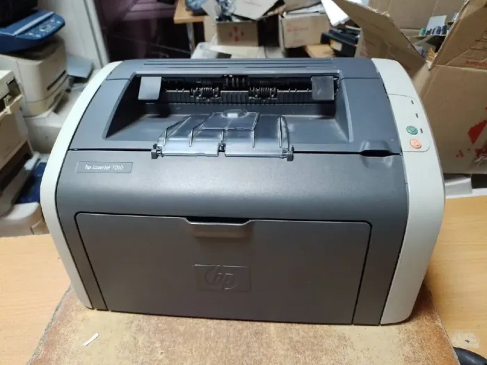 Принтер HP LaserJet 1010 / Лазерний монохромний друк / 600x600 dpi / A4 / 14 стор/хв / USB 2.0 б/в - зображення 2