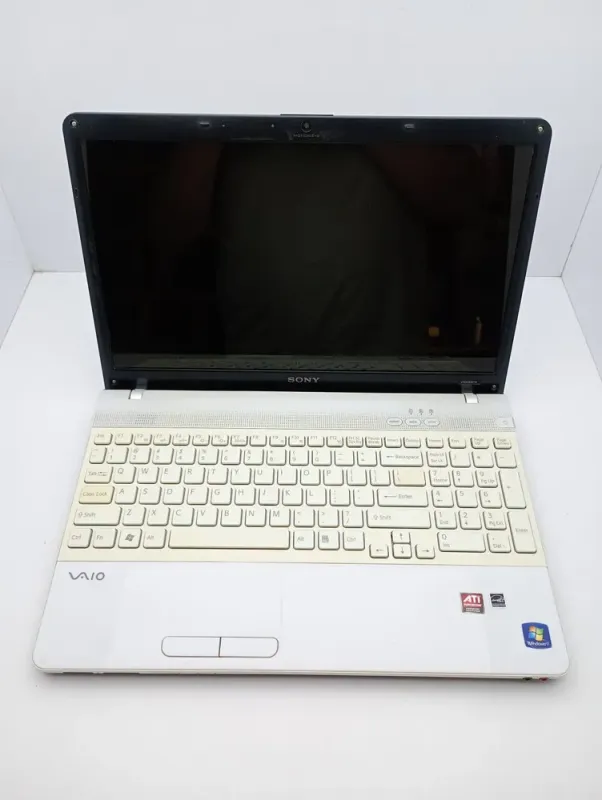 Ноутбук Sony VPC156 / 15.6" (1366x768) TN / Intel Core i3-380M (2 (4) ядра по 2.53 GHz) / 6 GB DDR3 / 320 GB HDD / AMD Mobility Radeon HD 5000 / WebCam б/в - зображення 2