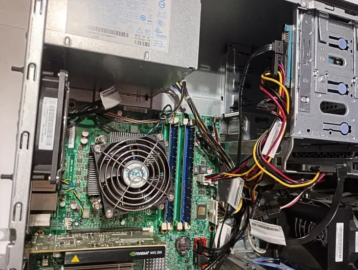 Робоча станція Lenovo ThinkStation E31 Tower / Intel Xeon E3-1230 v2 (4 (8) ядра по 3,3 - 3,7 ГГц) / 10 ГБ DDR3 / 240 ГБ SSD + 200 ГБ HDD / nVidia NVS 300, 512 МБ DDR3, 64-біт б/в - зображення 8