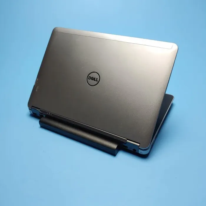 Ноутбук Б-клас Dell Latitude E6440 / 14" (1600x900) TN / Intel Core i5-4300M (2 (4) ядра по 2.6 - 3.3 GHz) / 8 GB DDR3 / 256 GB SSD / Intel HD Graphic 4600 / WebCam / DVD-ROM / Win 10 Pro б/в - зображення 3