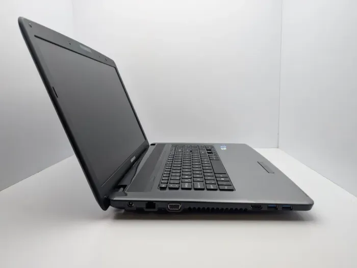 Ноутбук Medion Akoya E7220 / 17.3" (1600x900) TN / Intel Core i3-2310M (2 (4) ядра по 2.1 GHz) / 6 GB DDR3 / 750 GB HDD / Intel HD Graphics / WebCam / АКБ не тримає б/в - зображення 5