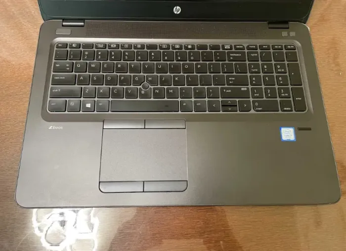 Робоча станція Б-клас HP ZBook 15u G4 / 15.6" (1920x1080) TN / Intel Core i7-7500U (2 (4) ядра по 2.7 - 3.5 GHz) / 8 GB DDR4 / 256 GB SSD / AMD FirePro W4190M, 2 GB GDDR5, 128-bit / WebCam б/в - зображення 4