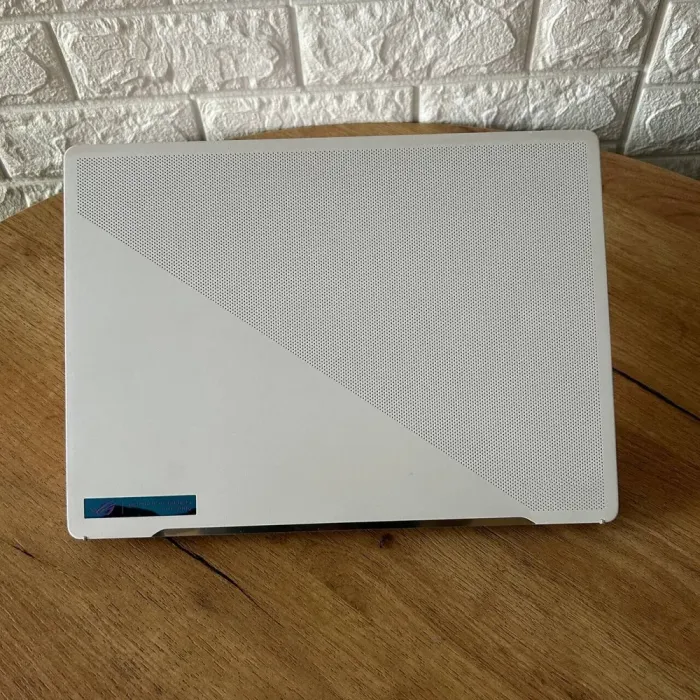 Ігровий ноутбук Asus ROG Zephyrus G14 GA402RJ / 14" (2560x1600) IPS / AMD Ryzen 9 6900HS (8 (16) ядер по 3.3 - 4.9 GHz) / 16 GB DDR4 / 512 GB SSD NVMe / AMD Radeon RX 6700S, 8 GB GDDR6, 128-bit / WebCam б/в - зображення 3