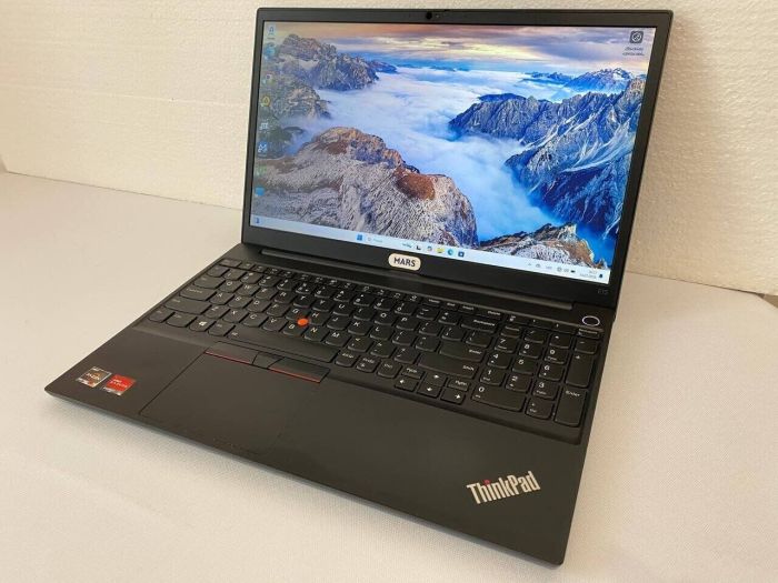 Ноутбук Б-клас Lenovo ThinkPad E15 Gen 2 / 15.6" (1920x1080) TN / AMD Ryzen 5 4500U (6 ядер по 2.3 - 4.0 GHz) / 16 GB DDR4 / 256 GB SSD M.2 / AMD Radeon Graphics / WebCam / HDMI б/в - зображення 2