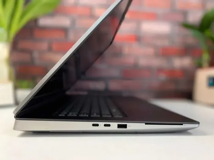 Мобільна робоча станція Dell Precision 7750 / 17.3" (1920x1080) IPS / Intel Core i9-10885H (8 (16) ядер по 2.4 - 5.3 GHz) / 64 GB DDR4 / 1000 GB SSD M.2 / nVidia Quadro RTX 5000, 16 GB GDDR6, 256-bit / WebCam б/в - зображення 4