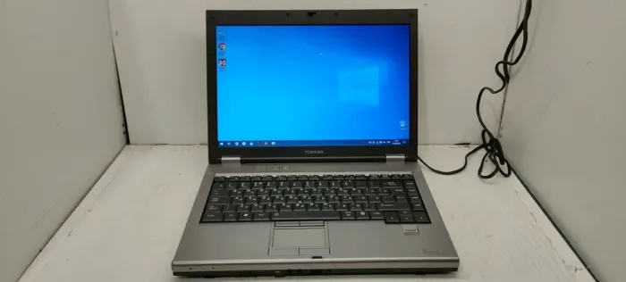 Ноутбук Toshiba Tecra M9 / 14.1" TN / Intel Core 2 Duo T7500 (2 ядра по 2.2GHz) / 4GB DDR2 / 160GB HDD / Quadro NVS 130M, 128MB GDDR2, 64-bit / DVD-ROM б/в - зображення 2