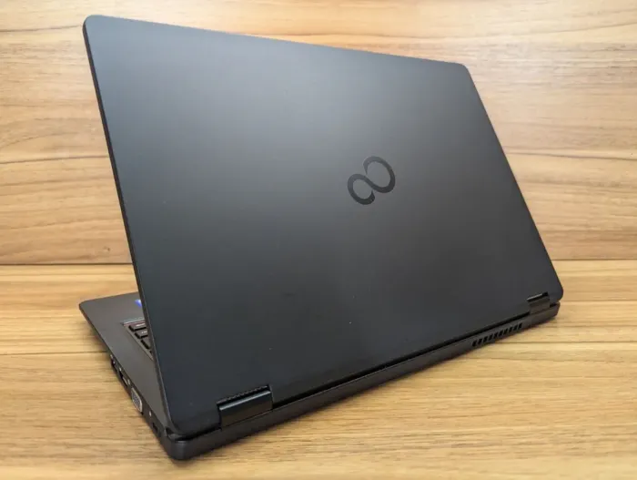 Нетбук Fujitsu U727 / 12.5" (1920x1080) IPS / Intel Core i5-6200U (2 (4) ядра по 2.3 - 2.8 GHz) / 8 GB DDR4 / 256 GB SSD / Intel HD Graphics 520 / WebCam / Windows 10 б/в - зображення 6