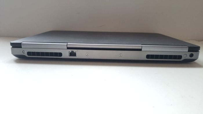 Мобільна робоча станція Dell Precision 7520 / 15,6" (1920x1080) IPS / Intel Xeon E3-1505M v6 (4 (8) ядра по 3.0 - 4.0 GHz) / 32 GB DDR4 / 128 GB SSD + 500 GB SSD / nVidia Quadro M2200, 4 GB GDDR5, 128-bit / WebCam б/в - зображення 5