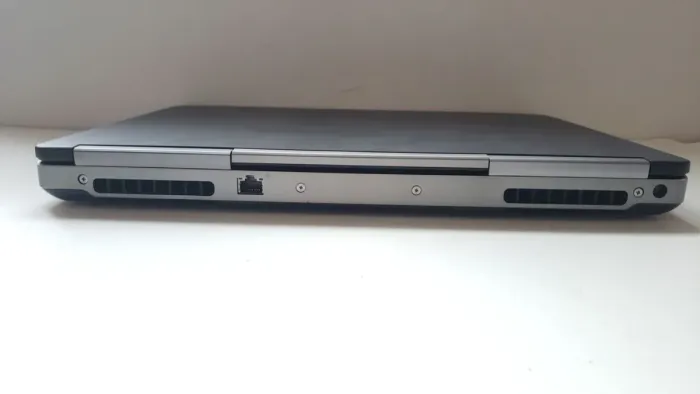 Мобільна робоча станція Dell Precision 7520 / 15,6" (1920x1080) IPS / Intel Xeon E3-1505M v6 (4 (8) ядра по 3.0 - 4.0 GHz) / 32 GB DDR4 / 128 GB SSD + 500 GB SSD / nVidia Quadro M2200, 4 GB GDDR5, 128-bit / WebCam б/в - зображення 5