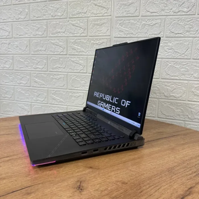 Ігровий ноутбук Asus ROG Strix Scar 16 G634JY / 16" (2560x1600) IPS / Intel Core i9-13980HX (24 (32) ядер по 2.2 - 5.5 GHz) / 32 GB DDR5 / 1000 GB SSD / nVidia GeForce RTX 4090, 16 GB GDDR6, 256-bit / WebCam б/в - зображення 5