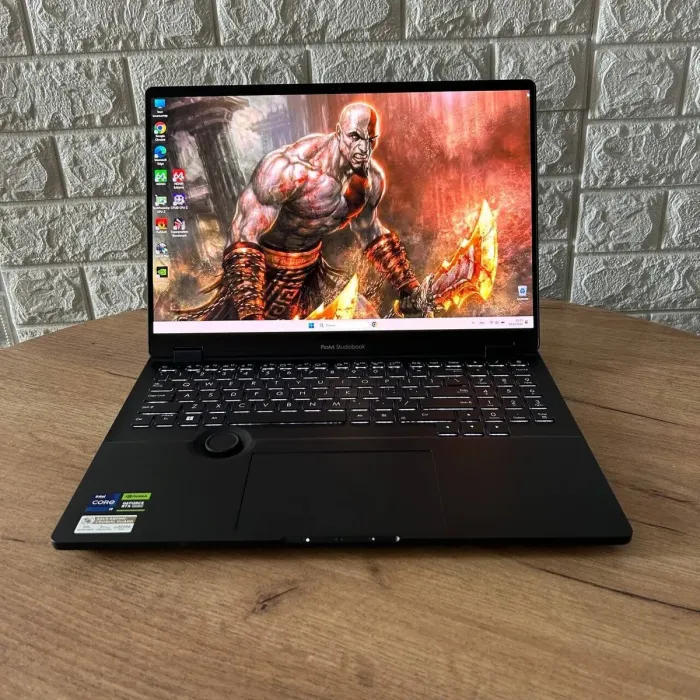 Ігровий ноутбук Asus ProArt Studiobook 16 OLED H7604JV / 16" (3200x2000) OLED Touch / Intel Core i9-13980HX (24 (32) ядра по 4.0 - 5.6 GHz) / 16 GB DDR5 / 1000 GB SSD NVMe / nVidia GeForce RTX 4060, 8 GB GDDR6, 128-bit / WebCam б/в - зображення 2