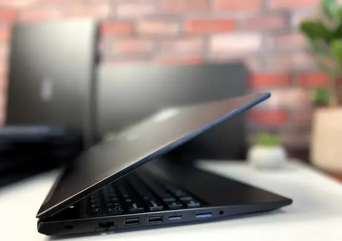 Ноутбук Stonebook Pro P105E / 15.6" (1920x1080) IPS / Intel Core i5-10210U (4 (8) ядра по 1.6 - 4.2 GHz) / 8 GB DDR4 / 256 GB SSD M.2 / Intel UHD Graphics / WebCam б/в - зображення 4