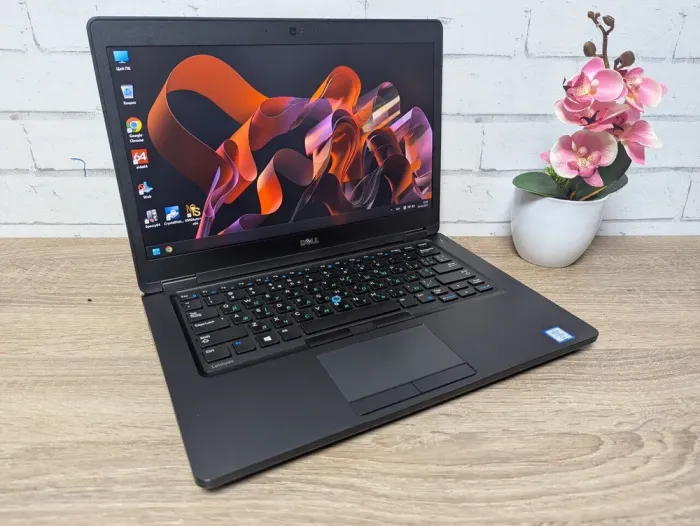 Ультрабук Dell Latitude 5480 / 14" (1920x1080) TN / Intel Core i5-6300U (2 (4) ядра по 2.4 - 3.0 GHz) / 8 GB DDR4 / 256 GB SSD / Intel HD Graphic 520 / WebCam б/в - зображення 3
