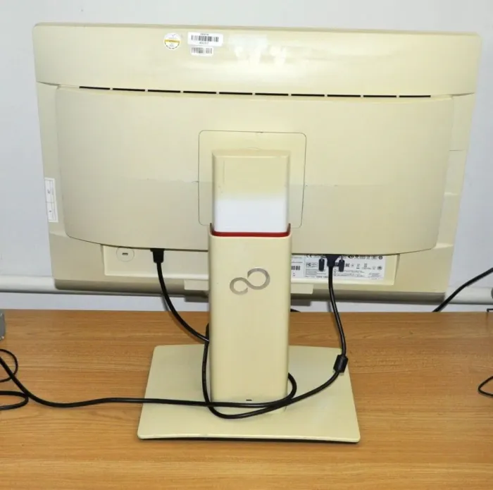 Монітор Б-клас Fujitsu B22W-7 / 22" (1680x1050) TN / USB 2.0, VGA, DVI, DisplayPort / Вбудовоні колонки 2x 1.5W / VESA 100x100 + Кабелі підключення (VGA та живлення) б/в - зображення 5