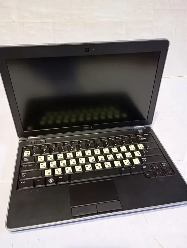 Нетбук Dell Latitude E6220 / 12.5" (1366x768) TN / Intel Core i7-2620M (2 (4) ядра по 2.7 - 3.4 GHz) / 12 GB DDR3 / 240 GB SSD / Intel HD Graphics 3000 / WebCam б/в - зображення 2