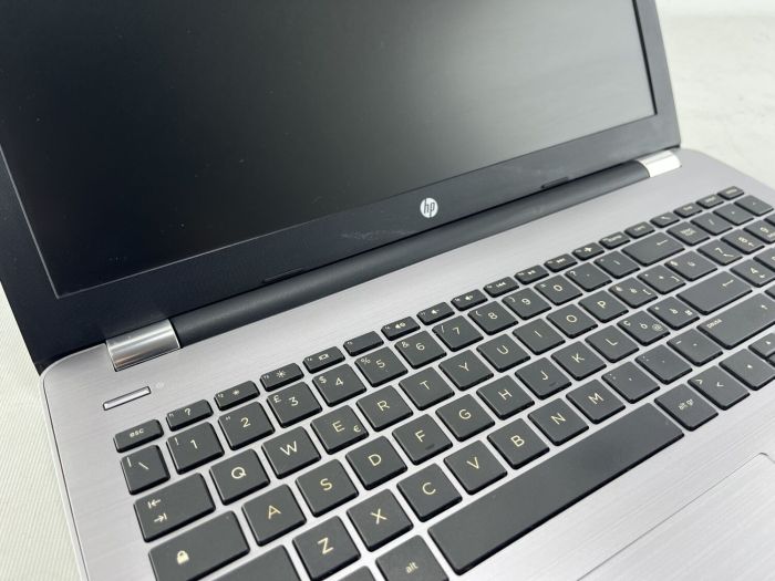 Ноутбук HP 250 G6 / 15.6" (1920x1080) TN / Intel Core i7-7500U (2 (4) ядра по 2.7 - 3.5 GHz) / 16 GB DDR4 / 240 GB SSD / Intel HD Graphics 620 / WebCam б/в - зображення 3