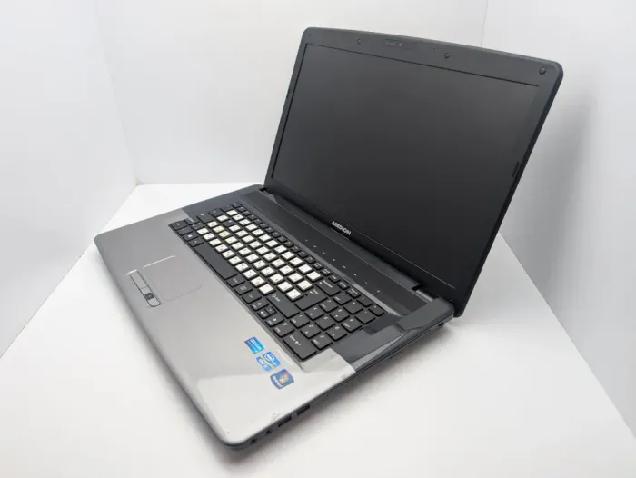 Ноутбук Medion Akoya E7220 / 17.3" (1600x900) TN / Intel Core i3-2310M (2 (4) ядра по 2.1 GHz) / 6 GB DDR3 / 750 GB HDD / Intel HD Graphics / WebCam б/в - зображення 4